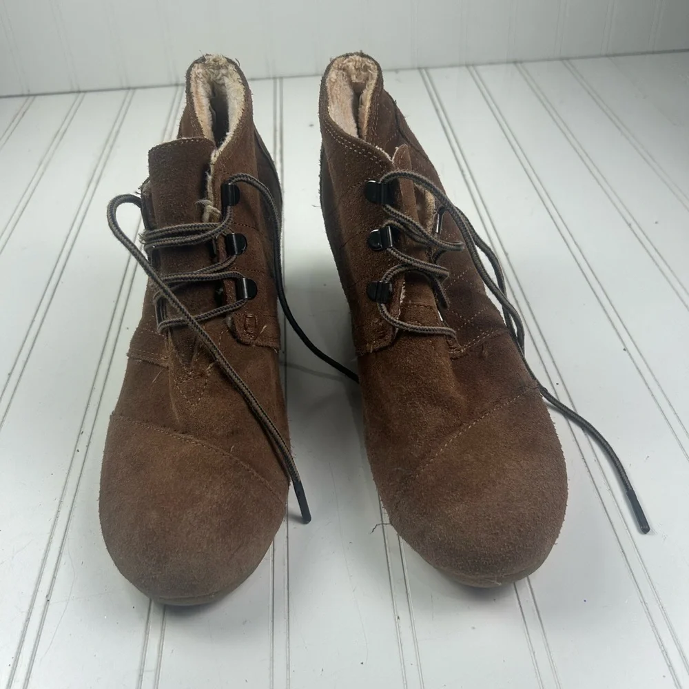 Tom’s Chocolate Brown Suede Desert Wedge Ankle Boots Women’s Size 8.5